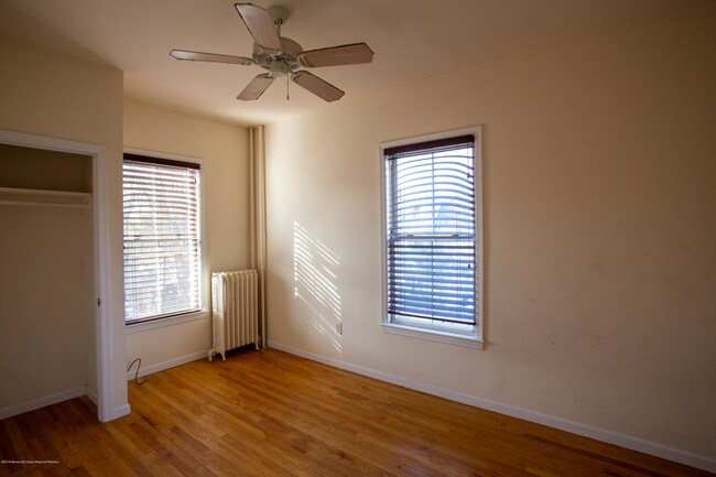 6 3rd Ave-Unit -3 in Atlantic Highlands, NJ - Building Photo - Building Photo