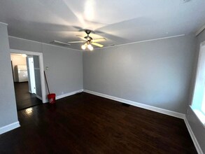 10655 S Hoxie Ave in Chicago, IL - Building Photo - Building Photo