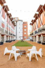 Peanut Factory Lofts in San Antonio, TX - Foto de edificio - Building Photo