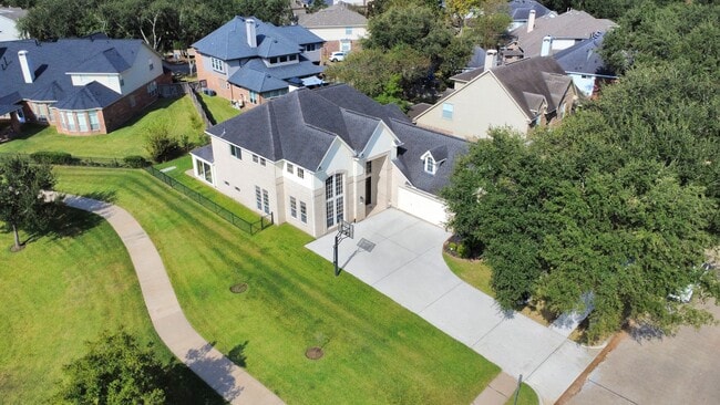 5410 Deerbourne Chase Dr in Sugar Land, TX - Foto de edificio - Building Photo