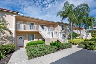 2895 Cypress Trace Cir, Unit 202 in Naples, FL - Building Photo
