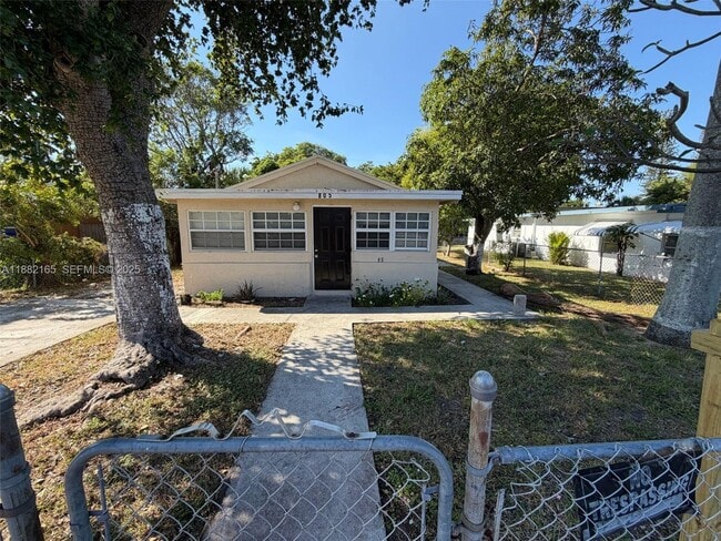 property at 805 NW 4th Ave