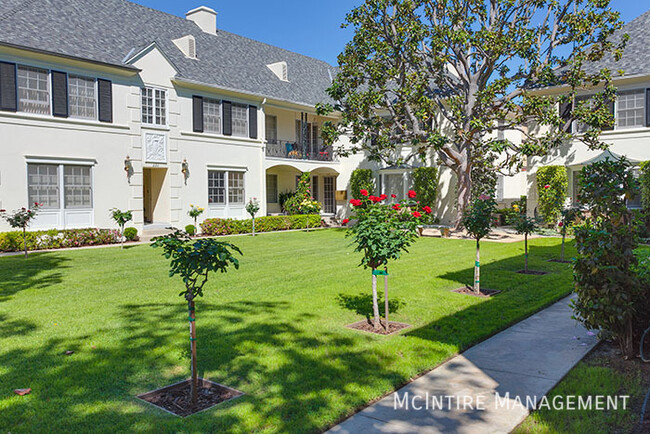 220-222 S Oakland Ave in Pasadena, CA - Foto de edificio - Building Photo