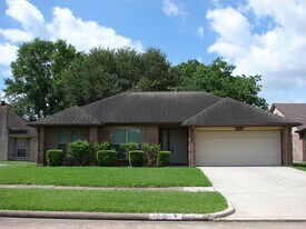 7010 Buchanan Dr in Richmond, TX - Building Photo