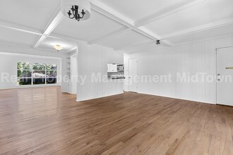 6127 Bandera Ave in Dallas, TX - Building Photo - Building Photo