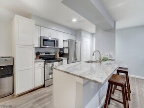 61 Eton Way in Franklin Township, NJ - Building Photo - Building Photo