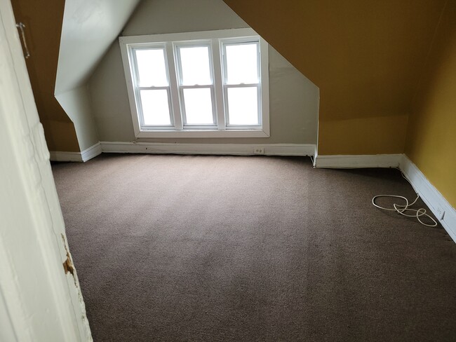32 N Saint Bernard St, Unit #3 in Philadelphia, PA - Foto de edificio - Building Photo