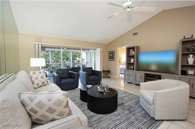 5637 Turtle Bay Dr in Naples, FL - Building Photo - Building Photo