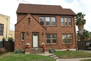 property at 1915 Cleburne St