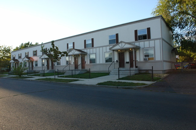 Pacific Apartments in Spokane, WA - Building Photo - Building Photo