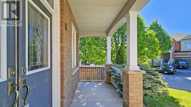 8 Candlewood Ct in Markham, ON - Building Photo - Building Photo