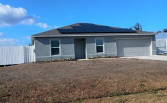 357 SE Starfish Ave in Port St. Lucie, FL - Building Photo