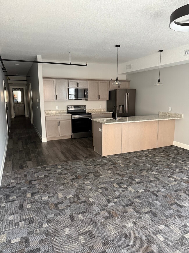 121 E Wooster St, Unit 121 E Wooster Apt 201