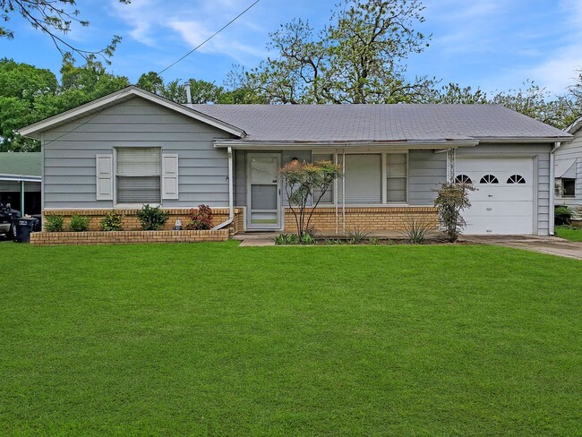 208 Westfork Dr in Fort Worth, TX - Building Photo - Building Photo