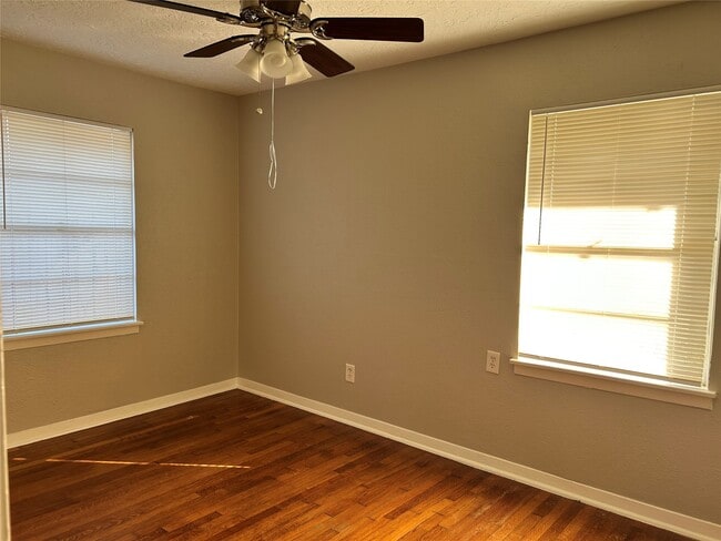 property at 1504 Greenbriar Ave