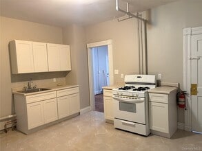 77 Linden Ave in Middletown, NY - Building Photo - Building Photo