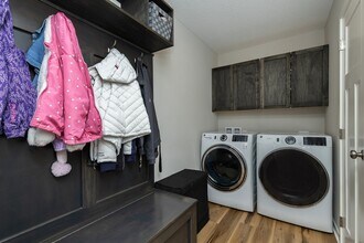 1225 Cedar St in Waukee, IA - Building Photo - Building Photo