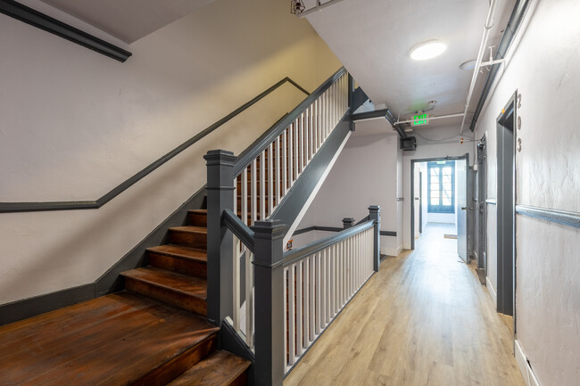 Lexington Apartments in Los Angeles, CA - Foto de edificio - Interior Photo