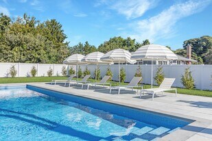 950 Tasker Ln in Greenport, NY - Building Photo