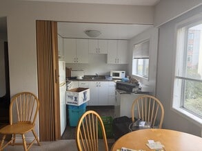 908 Cook St in Victoria, BC - Building Photo - Building Photo