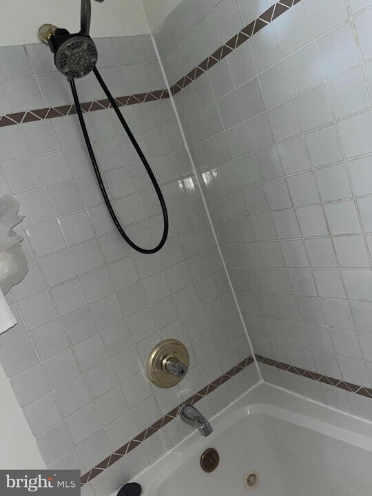 610 Madison St-Unit -204 in Alexandria, VA - Building Photo
