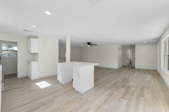 1021 Flagler Ave in Edgewater, FL - Building Photo - Building Photo