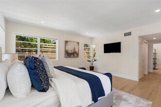 1033 W 47th St in Miami Beach, FL - Building Photo - Building Photo