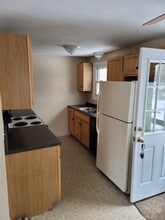 16 Bucks Way, Unit 2 in Tiverton, RI - Building Photo - Building Photo