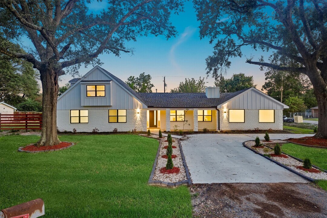8102 Gulick Ln in Houston, TX - Building Photo