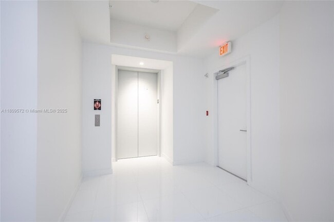 851 NE 1st Ave, Unit 3410 in Miami, FL - Building Photo - Building Photo