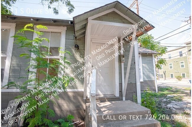 111 S Olive St, Unit #B in San Antonio, TX - Building Photo - Building Photo