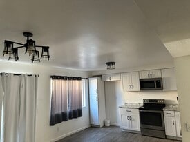 272 E Jackson St, Unit C in Rialto, CA - Building Photo
