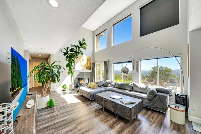 24574 Overland Dr in Los Angeles, CA - Building Photo - Building Photo