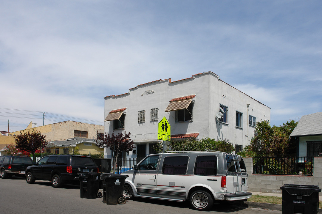 1048 N Kingsley Dr in Los Angeles, CA - Building Photo