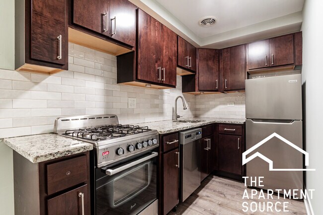 454 W Barry Ave, Unit 407 in Chicago, IL - Building Photo - Building Photo