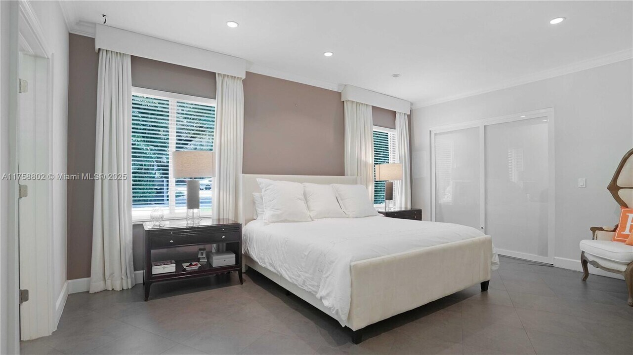 8650 Old Cutler Rd in Coral Gables, FL - Building Photo
