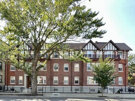 4452 N Sheridan Rd in Chicago, IL - Building Photo