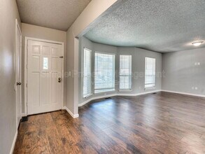 9718 Warriner Cir in Oklahoma City, OK - Building Photo - Building Photo