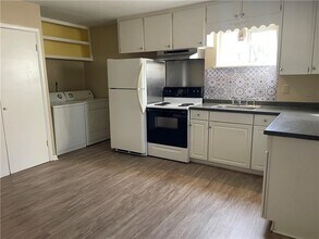 497 S Wood Ave in Fayetteville, AR - Building Photo - Building Photo