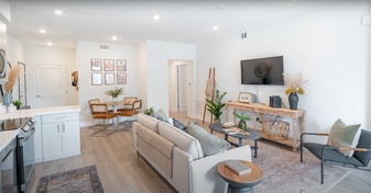 925 Madonna Rd in San Luis Obispo, CA - Building Photo