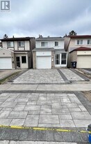 6 La Peer Blvd in Toronto, ON - Building Photo