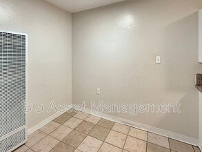 728 Darina Ave in Sacramento, CA - Building Photo - Building Photo