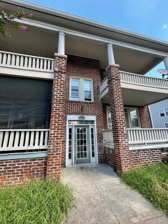 636 W 27th St in Norfolk, VA - Building Photo
