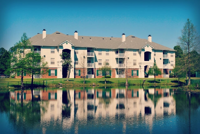 Cypress Lake Apartments in Biloxi, MS - Building Photo