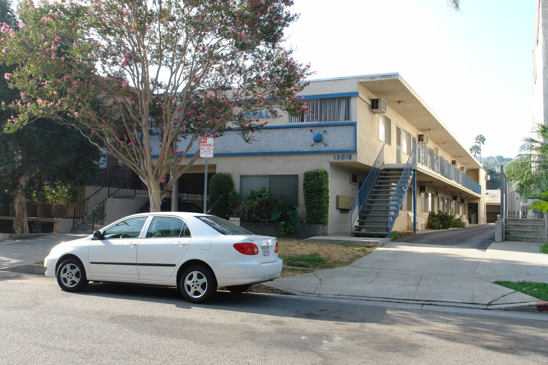 Valli-royale Apartments in Studio City, CA - Foto de edificio