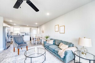 214 NW L St in Bentonville, AR - Building Photo