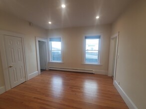 586 Freeport St, Unit 1 in Boston, MA - Building Photo - Building Photo
