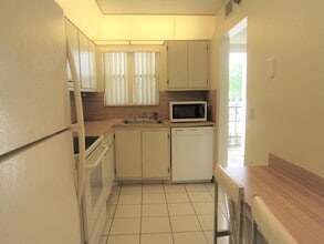 4640 Lucerne Lakes Blvd N in Greenacres, FL - Building Photo - Building Photo