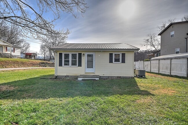 214 Taylor Ave in Johnson City, TN - Building Photo - Building Photo