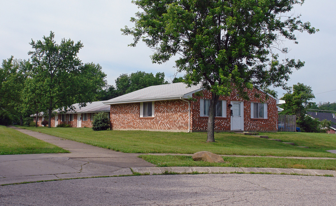 1035 Gas Light Ct in Miamisburg, OH - Building Photo